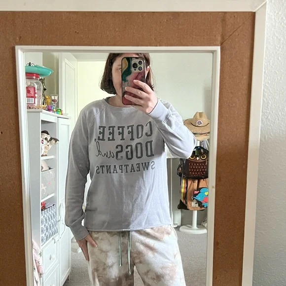 EUC Gray Graphic Women's Sweatshirt Extra Small - Picture 7 of 7